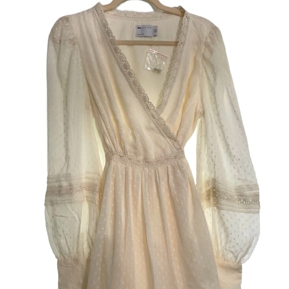 ASOS DESIGN *Brand New* Lace Insert Wrap Mini Dress Textured In Cream si… - Picture 8 of 12